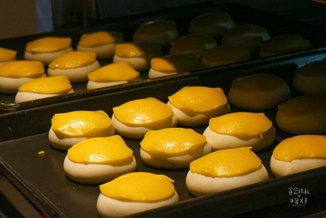 【高雄美食】外酥脆內鬆軟金黃菠蘿包，特濃牽絲起士好罪惡｜香江港式菠蘿茶飲-楠梓店