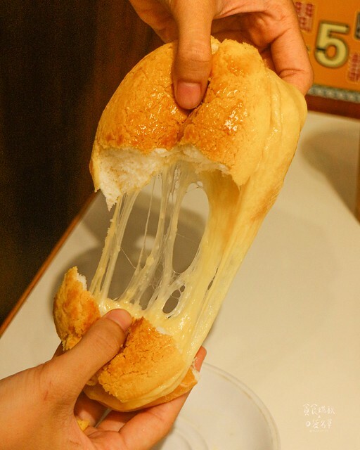 【高雄美食】外酥脆內鬆軟金黃菠蘿包，特濃牽絲起士好罪惡｜香江港式菠蘿茶飲-楠梓店
