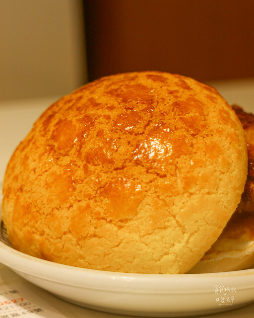 【高雄美食】外酥脆內鬆軟金黃菠蘿包，特濃牽絲起士好罪惡｜香江港式菠蘿茶飲-楠梓店