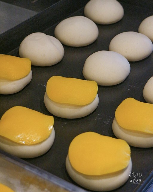 【高雄美食】外酥脆內鬆軟金黃菠蘿包，特濃牽絲起士好罪惡｜香江港式菠蘿茶飲-楠梓店