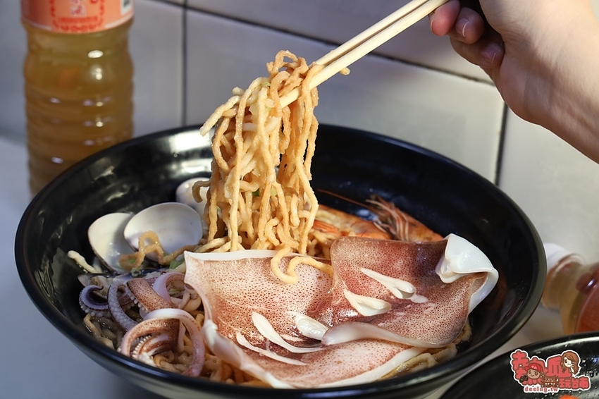 【台南美食】水仙宮市場旁的浮誇海鮮麵店！台南少見的藥膳螃蟹粥，最鮮美的海味都在這一碗：順慶海鮮麵 - 熱血玩台南。跳躍新世界