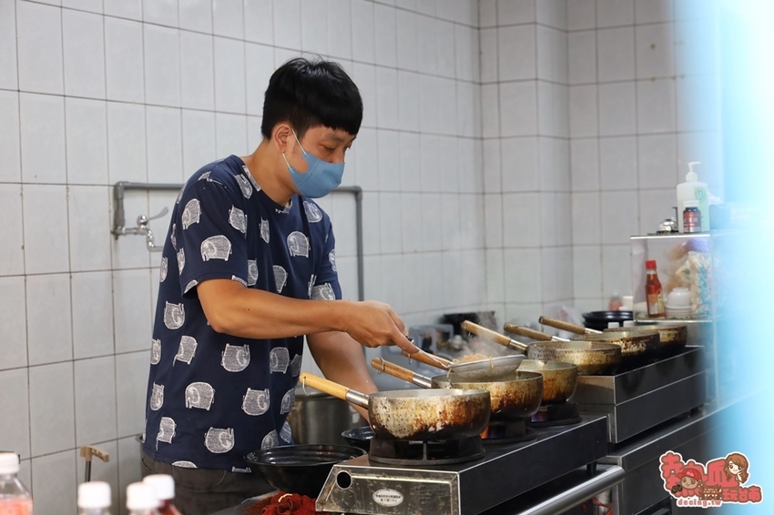 【台南美食】水仙宮市場旁的浮誇海鮮麵店！台南少見的藥膳螃蟹粥，最鮮美的海味都在這一碗：順慶海鮮麵 - 熱血玩台南。跳躍新世界