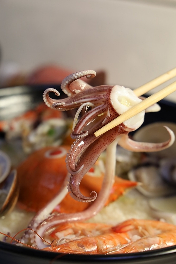 【台南美食】水仙宮市場旁的浮誇海鮮麵店！台南少見的藥膳螃蟹粥，最鮮美的海味都在這一碗：順慶海鮮麵 - 熱血玩台南。跳躍新世界