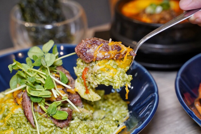 【At.First早寓】平價大份量早午餐、義式料理推薦！擁有貼近自然的北歐風裝潢，透明玻璃屋座位區，讓用餐氛圍大大升級！整體餐點都很有水準，聚餐新選擇！ - 阿華田的美食日記