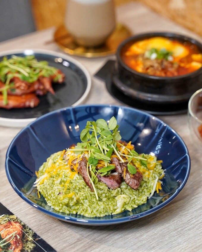 【At.First早寓】平價大份量早午餐、義式料理推薦！擁有貼近自然的北歐風裝潢，透明玻璃屋座位區，讓用餐氛圍大大升級！整體餐點都很有水準，聚餐新選擇！ - 阿華田的美食日記