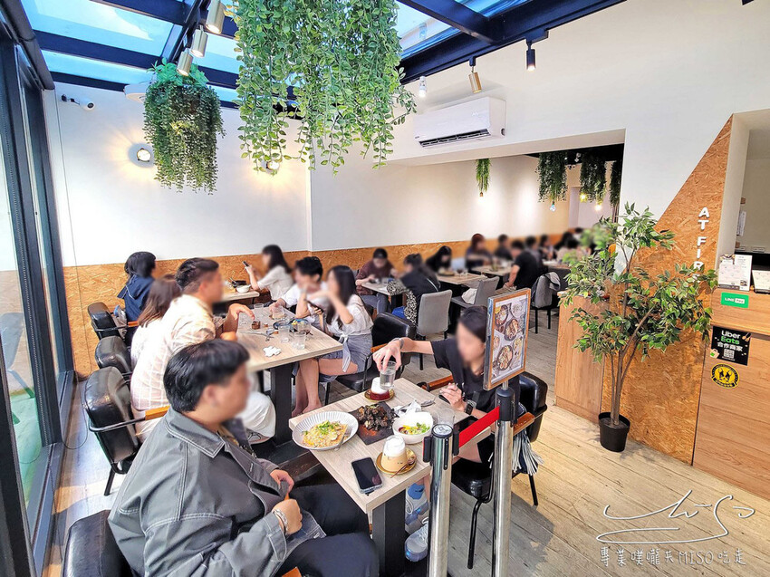 At.First早寓 忠孝敦化美食 東區不收服務費早午餐 森林系玻璃屋 專業噗嚨共MISO吃走 (4).jpg