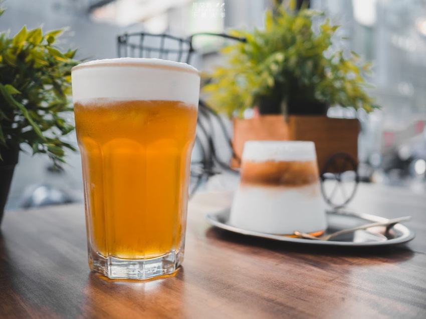 萬物皆漲唯他降價 免收服務費 用美味征服一切的早午餐店︱台北東區美食 At. First 早寓