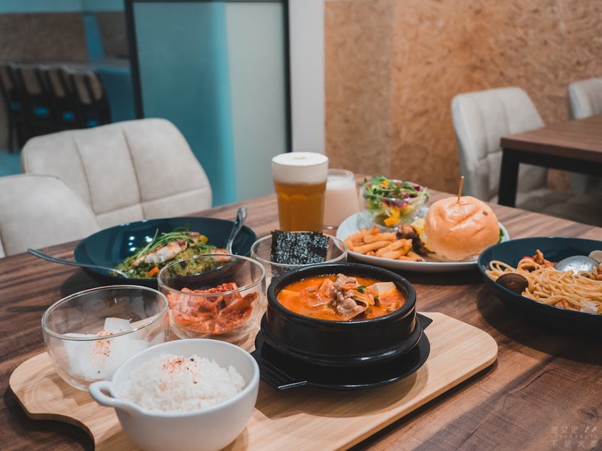 萬物皆漲唯他降價 免收服務費 用美味征服一切的早午餐店︱台北東區美食 At. First 早寓