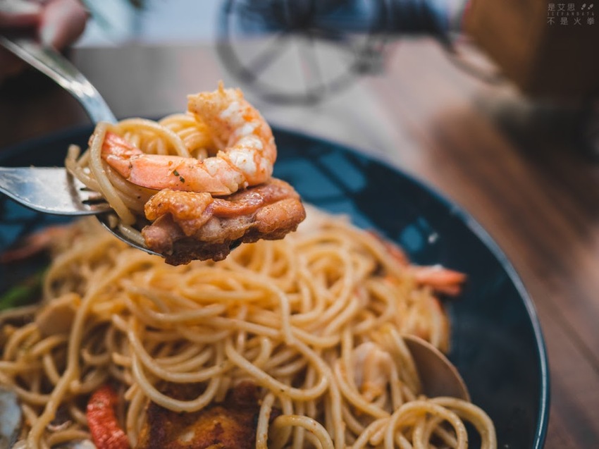 萬物皆漲唯他降價 免收服務費 用美味征服一切的早午餐店︱台北東區美食 At. First 早寓