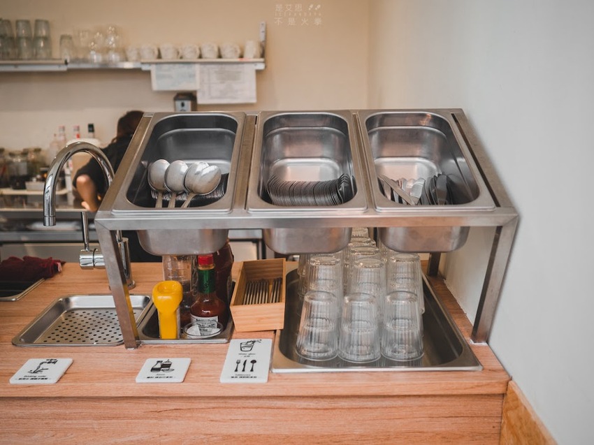 萬物皆漲唯他降價 免收服務費 用美味征服一切的早午餐店︱台北東區美食 At. First 早寓