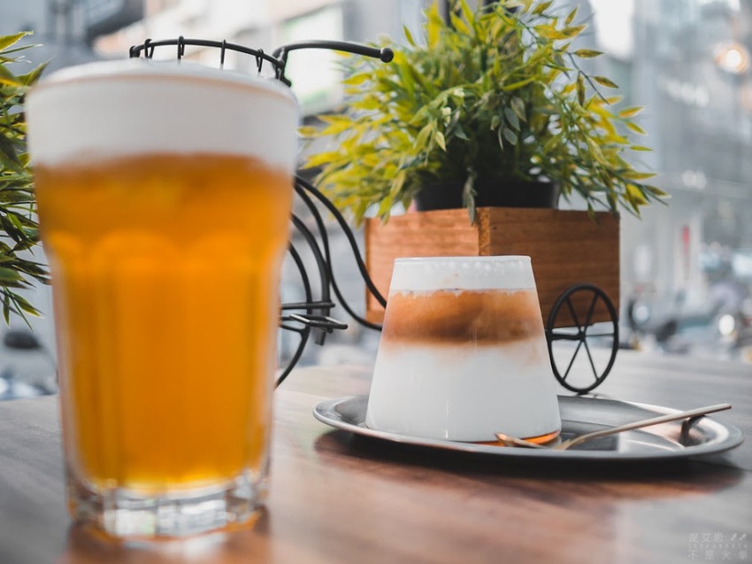 萬物皆漲唯他降價 免收服務費 用美味征服一切的早午餐店︱台北東區美食 At. First 早寓