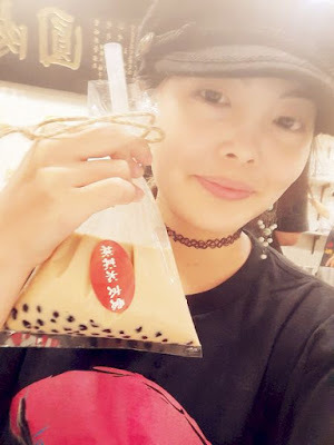 美食 ░  愛友冰淇淋手工製醇濃好喝的珍珠奶茶 bubble tea， 祖傳秘方已傳承三代的台南國華【友愛商圈】必吃-冰淇淋及袋裝古早味飲料