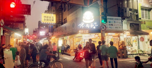 美食 ░  愛友冰淇淋手工製醇濃好喝的珍珠奶茶 bubble tea， 祖傳秘方已傳承三代的台南國華【友愛商圈】必吃-冰淇淋及袋裝古早味飲料