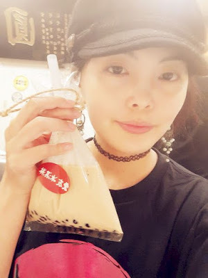 美食 ░  愛友冰淇淋手工製醇濃好喝的珍珠奶茶 bubble tea， 祖傳秘方已傳承三代的台南國華【友愛商圈】必吃-冰淇淋及袋裝古早味飲料