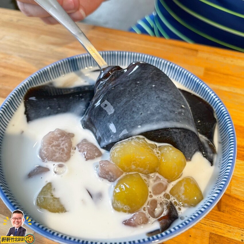 白色貨櫃屋裡的美味手沖豆花甜品