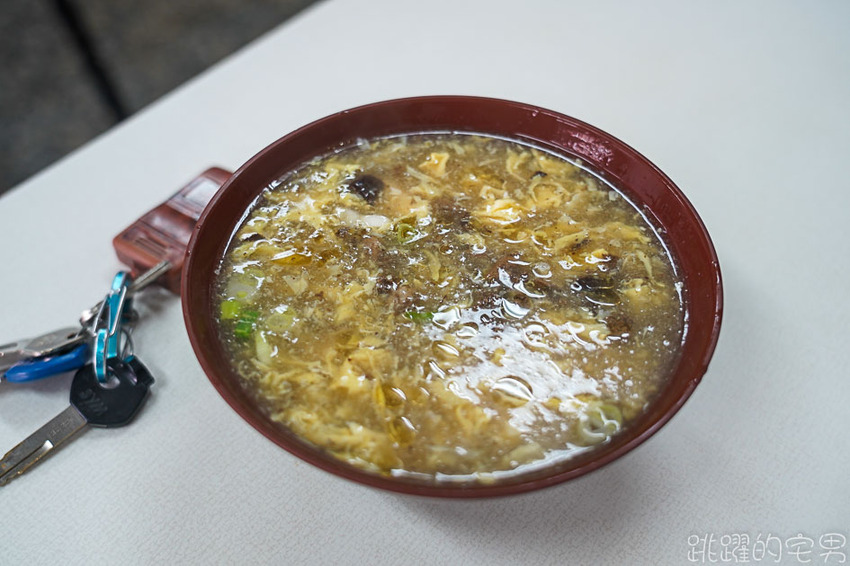 花蓮刀削麵口感紮實超入味 木須炒麵 牛肉刀削麵厲害 必點情感濃烈酸辣湯 好久沒這麼爽快了@跳躍的宅男