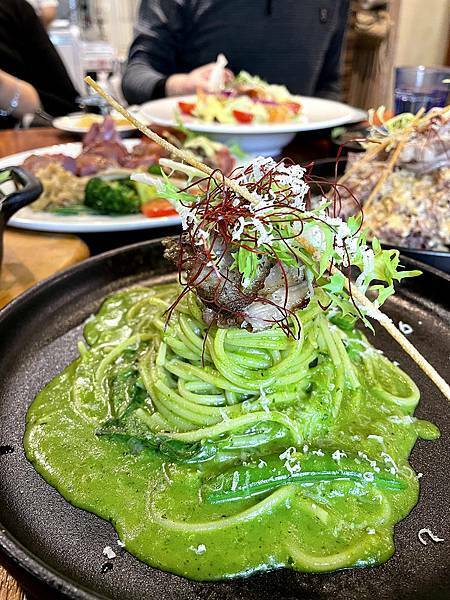 eat enjoy意享美式餐廳:青醬炭烤松阪豬義大利麵