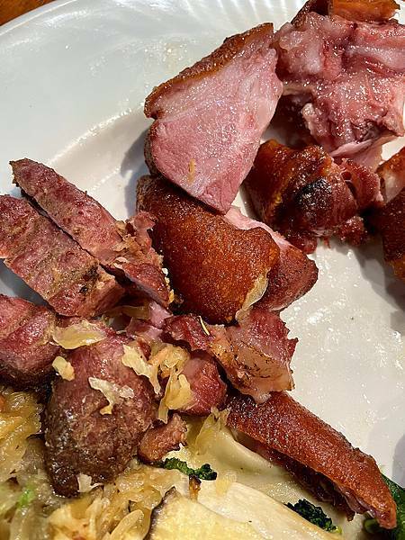 eat enjoy意享美式餐廳:酥烤德國豬腳