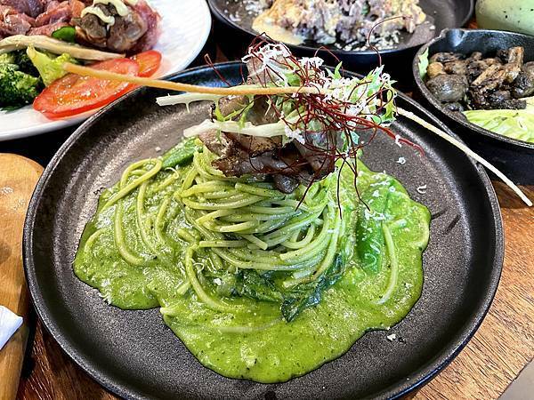 eat enjoy意享美式餐廳:青醬炭烤松阪豬義大利麵