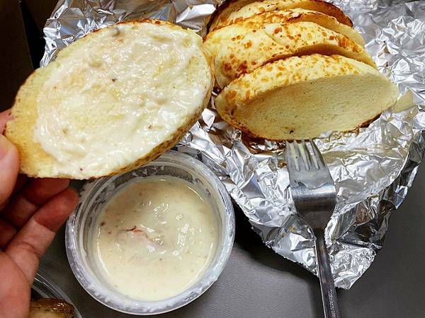 開胃菜 奶油蟹肉醬麵包-外帶美食│eat enjoy意享美式餐廳：能爆吃就是福，台灣加油-五漢不廢言吃爆多人套餐組合