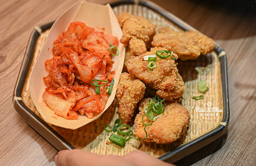 戰鬼麵屋 |台中街邊屋台拉麵，推薦每日限量40碗的松露烤雞拉麵，免費加湯加麵 Nini and Blue 玩樂食記