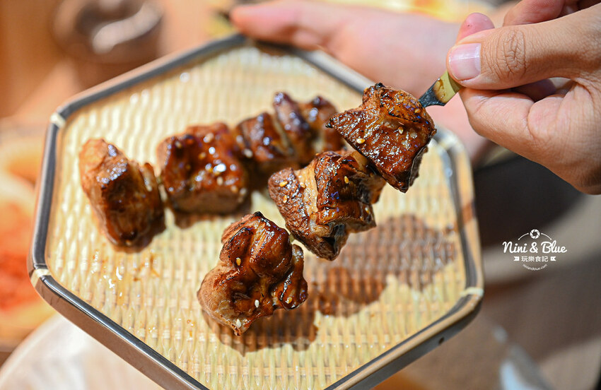 戰鬼麵屋 |台中街邊屋台拉麵，推薦每日限量40碗的松露烤雞拉麵，免費加湯加麵 Nini and Blue 玩樂食記