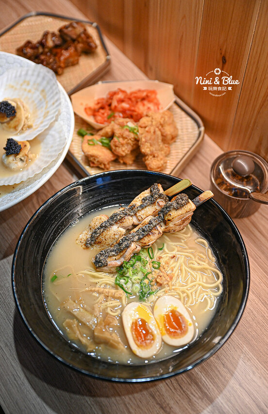 戰鬼麵屋 |台中街邊屋台拉麵，推薦每日限量40碗的松露烤雞拉麵，免費加湯加麵 Nini and Blue 玩樂食記