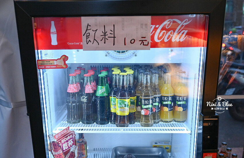 戰鬼麵屋 |台中街邊屋台拉麵，推薦每日限量40碗的松露烤雞拉麵，免費加湯加麵 Nini and Blue 玩樂食記