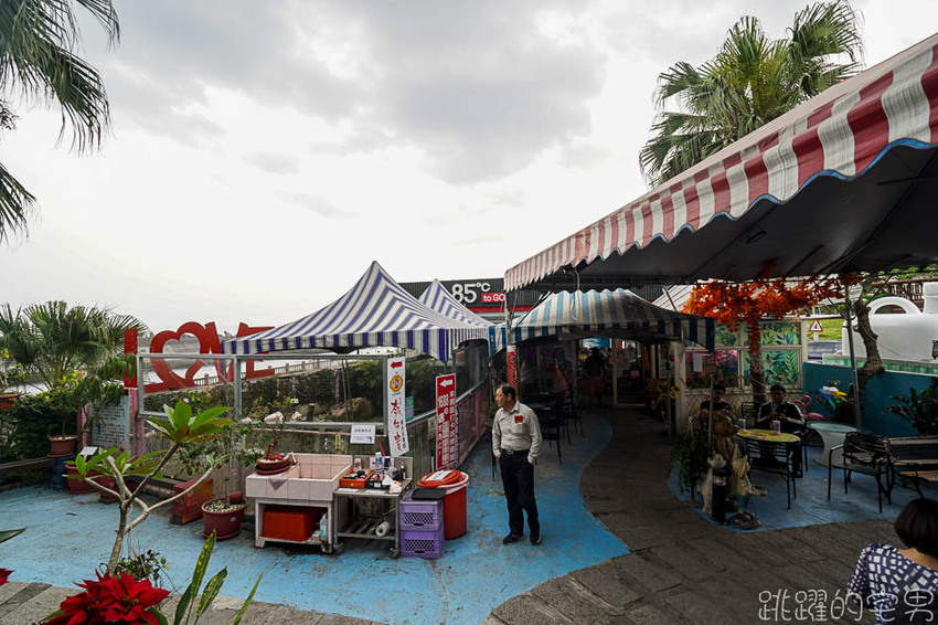 [花蓮景點]劉文聰的一支番仔火居然有主題館! 還有一支番仔火奶油酥條 金門高粱還有檸檬汁 還能看海喝咖啡用餐呢