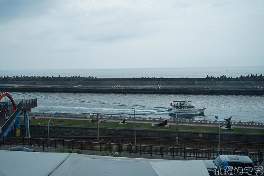 [花蓮景點]劉文聰的一支番仔火居然有主題館! 還有一支番仔火奶油酥條 金門高粱還有檸檬汁 還能看海喝咖啡用餐呢