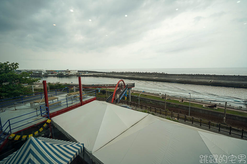 [花蓮景點]劉文聰的一支番仔火居然有主題館! 還有一支番仔火奶油酥條 金門高粱還有檸檬汁 還能看海喝咖啡用餐呢