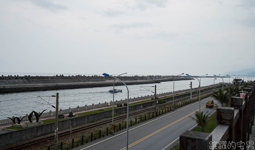 [花蓮景點]劉文聰的一支番仔火居然有主題館! 還有一支番仔火奶油酥條 金門高粱還有檸檬汁 還能看海喝咖啡用餐呢