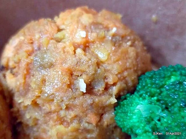 「Hungry Dogs 二犬健康餐飲」(Hungry Dogs Healthy meal box restaurant),Taipei, Taiwan, April 1, 2021.