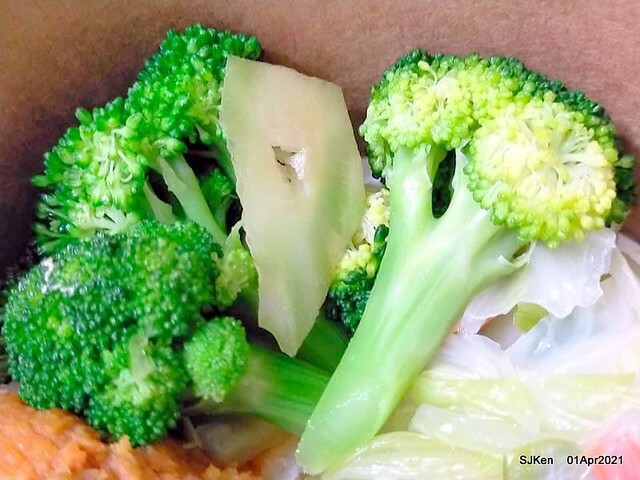 「Hungry Dogs 二犬健康餐飲」(Hungry Dogs Healthy meal box restaurant),Taipei, Taiwan, April 1, 2021.