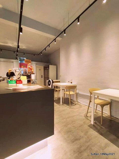 二訪「Hungry Dogs 二犬健康餐飲」(Healthy Meal lunch box ), Taipei, Taiwan, May 18, 2021.