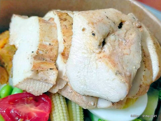 「Hungry Dogs 二犬健康餐飲」(Hungry Dogs Healthy meal box restaurant),Taipei, Taiwan, April 1, 2021.