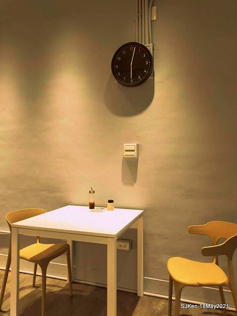 二訪「Hungry Dogs 二犬健康餐飲」(Healthy Meal lunch box ), Taipei, Taiwan, May 18, 2021.