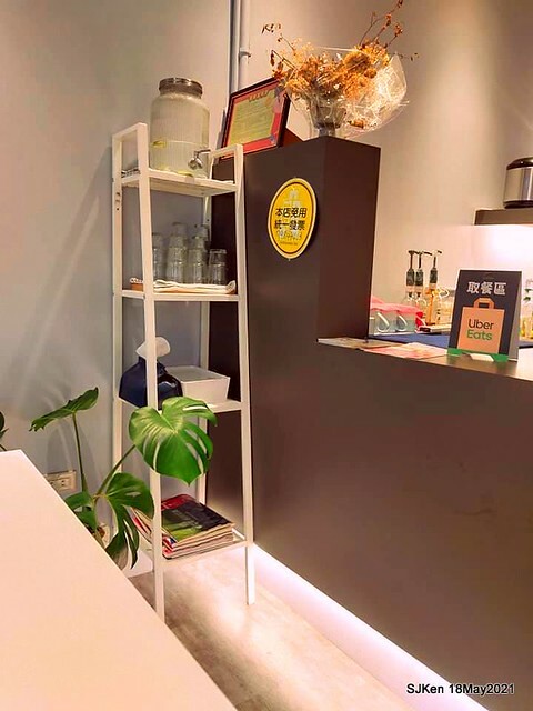 二訪「Hungry Dogs 二犬健康餐飲」(Healthy Meal lunch box ), Taipei, Taiwan, May 18, 2021.