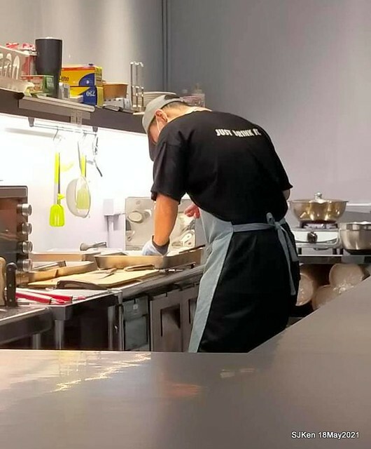 二訪「Hungry Dogs 二犬健康餐飲」(Healthy Meal lunch box ), Taipei, Taiwan, May 18, 2021.