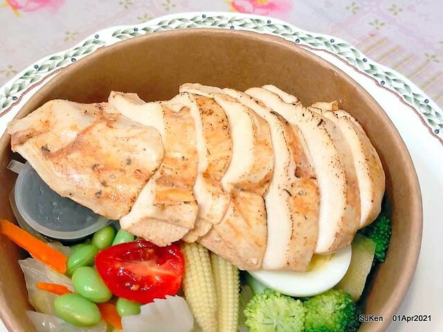 「Hungry Dogs 二犬健康餐飲」(Hungry Dogs Healthy meal box restaurant),Taipei, Taiwan, April 1, 2021.