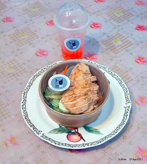 「Hungry Dogs 二犬健康餐飲」(Hungry Dogs Healthy meal box restaurant),Taipei, Taiwan, April 1, 2021.