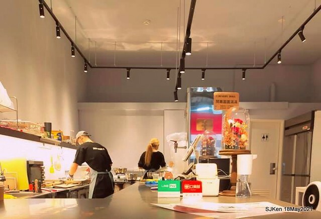 二訪「Hungry Dogs 二犬健康餐飲」(Healthy Meal lunch box ), Taipei, Taiwan, May 18, 2021.