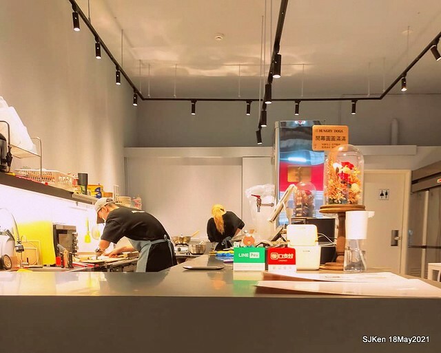 二訪「Hungry Dogs 二犬健康餐飲」(Healthy Meal lunch box ), Taipei, Taiwan, May 18, 2021.