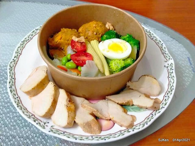 「Hungry Dogs 二犬健康餐飲」(Hungry Dogs Healthy meal box restaurant),Taipei, Taiwan, April 1, 2021.