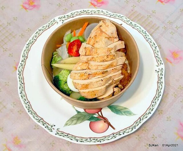 「Hungry Dogs 二犬健康餐飲」(Hungry Dogs Healthy meal box restaurant),Taipei, Taiwan, April 1, 2021.