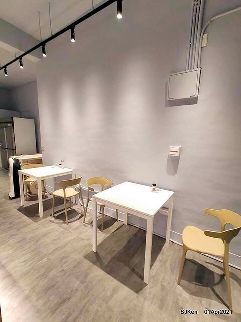 「Hungry Dogs 二犬健康餐飲」(Hungry Dogs Healthy meal box restaurant),Taipei, Taiwan, April 1, 2021.