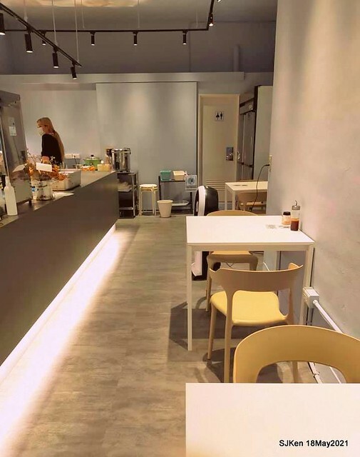 二訪「Hungry Dogs 二犬健康餐飲」(Healthy Meal lunch box ), Taipei, Taiwan, May 18, 2021.