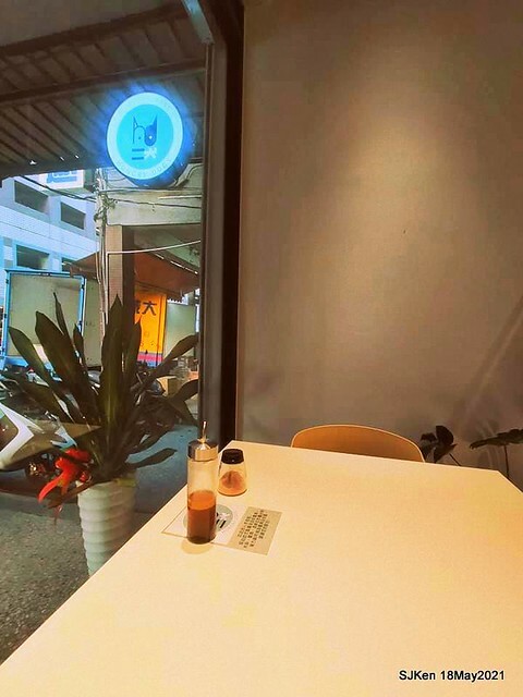 二訪「Hungry Dogs 二犬健康餐飲」(Healthy Meal lunch box ), Taipei, Taiwan, May 18, 2021.