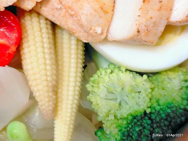 「Hungry Dogs 二犬健康餐飲」(Hungry Dogs Healthy meal box restaurant),Taipei, Taiwan, April 1, 2021.