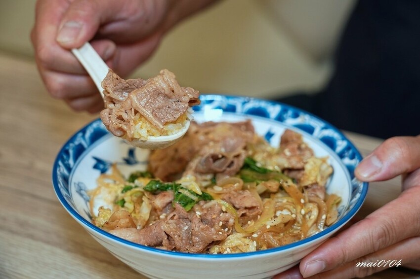 隱藏在八德大湳市場內、平日只開三小時的紳爺食堂，提供平價高C
